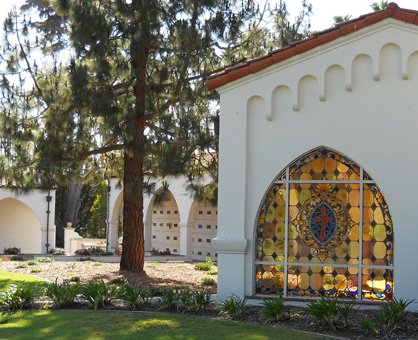 Photo of the Santa Barbara Cemetery's Chapel, exterior view.